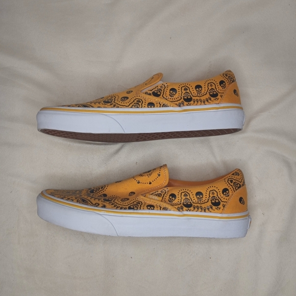 Vans Classic Yellow Black Bandana Print Slip On Streetwear Low Profile Sneaker - Picture 8 of 9